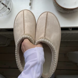 Ugg liknande sko - Boots storlek 38, pris kan diskuteras