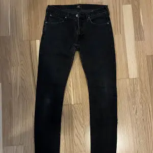 Svarta low waist jeans från Lee i storlek S/M. Knappt använt.