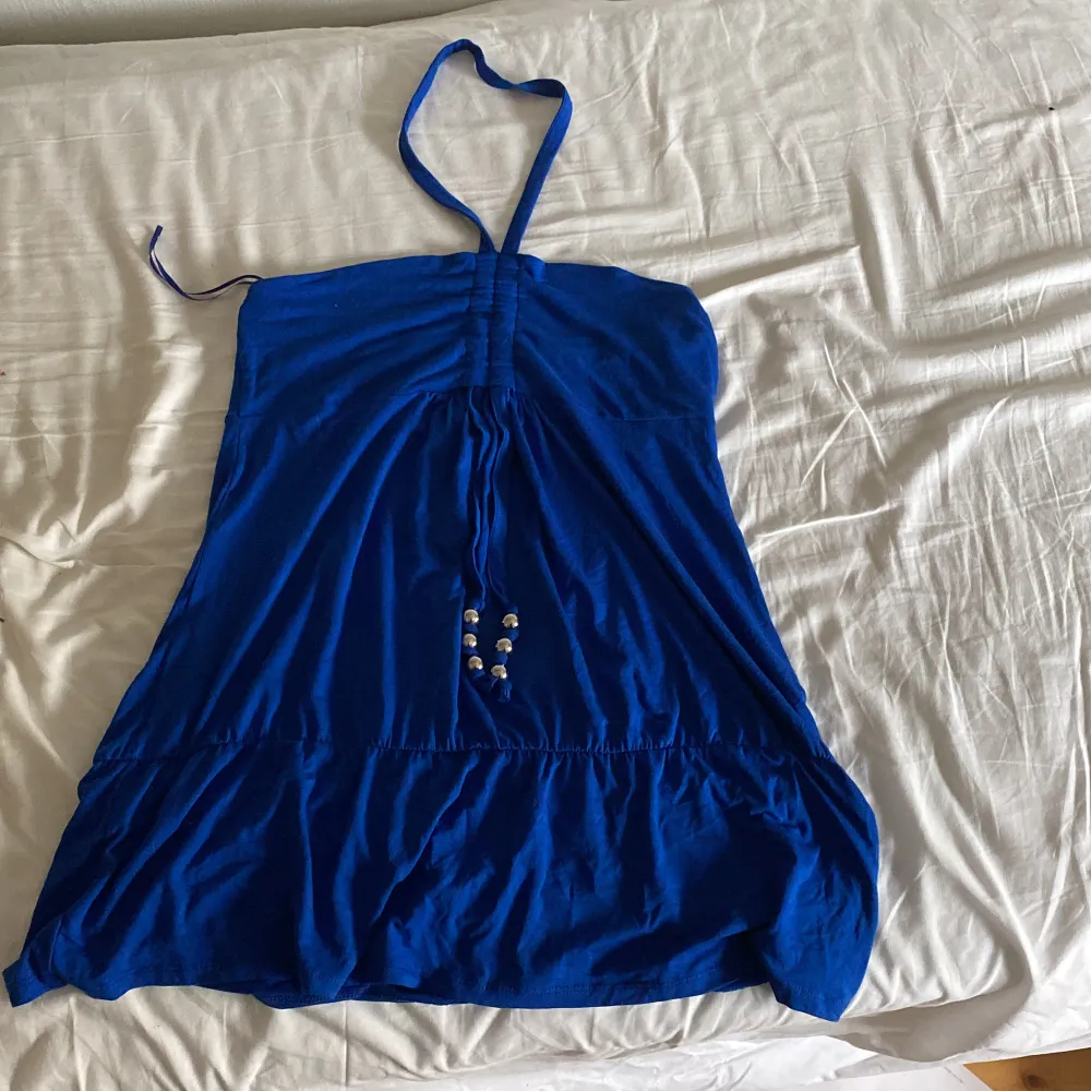 Säljer den här skitsöta klänningen/blusen som jag köpte secondhand för ett tag sen!. Klänningar.