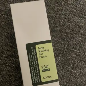 Säljer denna oöppnade Cosrx solkrämen då jag läste att det var parfym efter att jag redan beställt den❤️