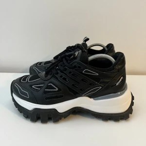 Axel Arigato Sneakers - Använd fåtal gånger! 