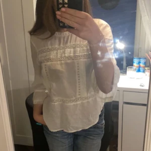 Tröja - Säljer denna tröja från zalando eftersom den inte kommer till användning längre. Tröjan är i bra skick , inga defekter. Skriv priv för frågor eller mer bilder💕