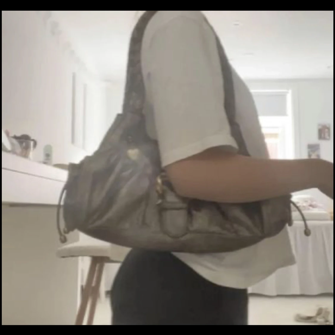 *lånade bilder* Vinatage väska  - 91