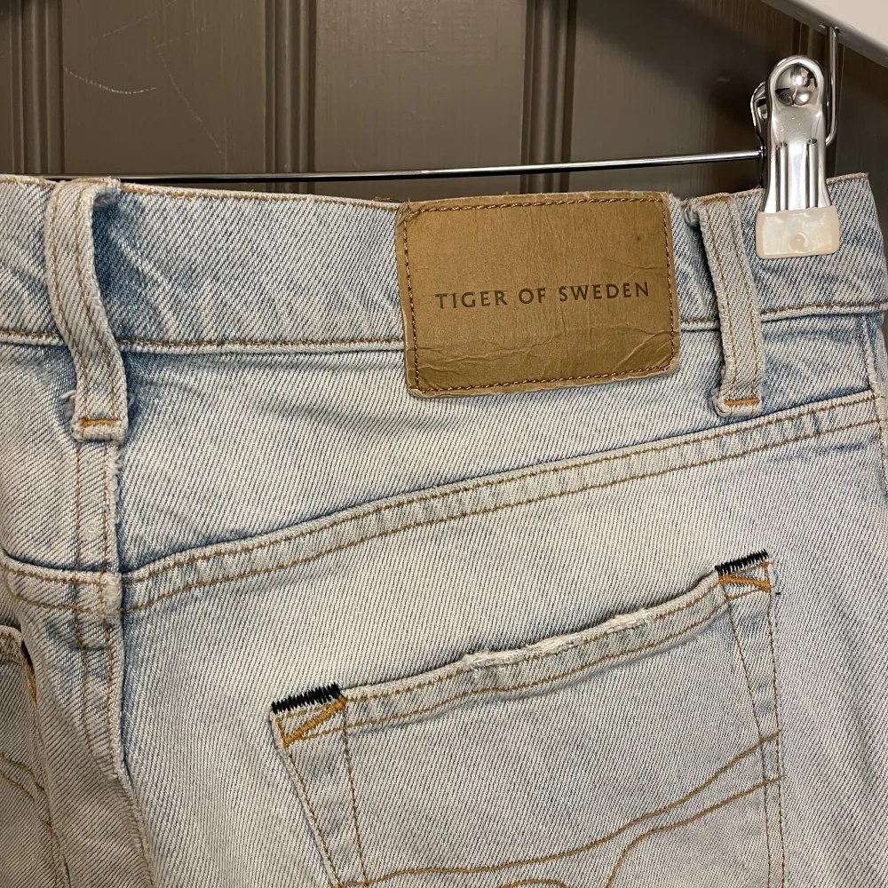 Här har du ett par snygga jeans från tiger of Sweden i ett bra skick till ett billigt pris!💙 Bara skicka ett meddelande vid intresse!. Jeans & Byxor.