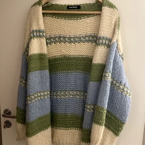 Cardigan - Aldrig använd. Inte stickig 