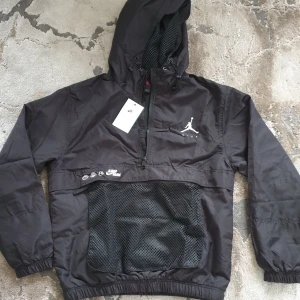 Nike Air Jordan Jumpman Statement Jacket Black - Helt ny , fick den som present men den var för liten.