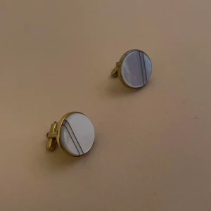 Vintage Cufflink Set - Vintage Pearlized Round Cufflinks  Fine Stripe Detail  2CM Diameter  Best Paired with French Cuff Shirts.  Excellent Condition