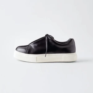 Eytys - Intressekoll❤️‍🔥skit snygga eytys skor som är köpta förra året men bara använda fåtal gånger och är i toppen skick! Finns fler bilder! Skicka gärna förslagsverksamhet🩷