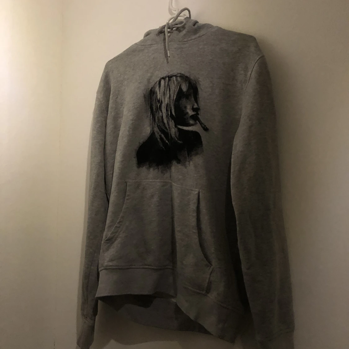 grå hoodie tryck!! - 90