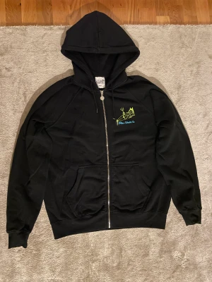 Polar skate hoodie - Polar hoodie med zip. Den är i nyskick och har inga fel. Storlek S. Skriv ifall du undrar något och priset kan diskuteras!🐸