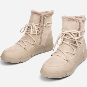 Vinterboots - Vinterboots som köptes i vintras på DinSko men har bara använts några få gånger. Fortfarande i väldigt fint skick!  Storlek 39, men jag har lagt i en extra varm sula som man kan ha kvar om man vill, då passar de storlek 38.