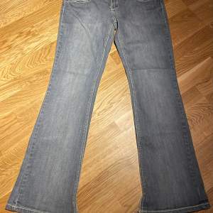 Vintage Guess jeans i storlek 30.