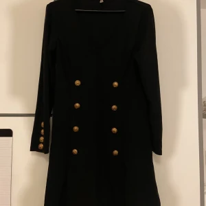 Svart klänning från Chiara forthi  - I väldigt bra skick! Så fin och classy 