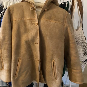 Mockajacka - Jag säljer min mormors gamla mockajacka. Min morfar köpte den till henne nypris 9000kr. 