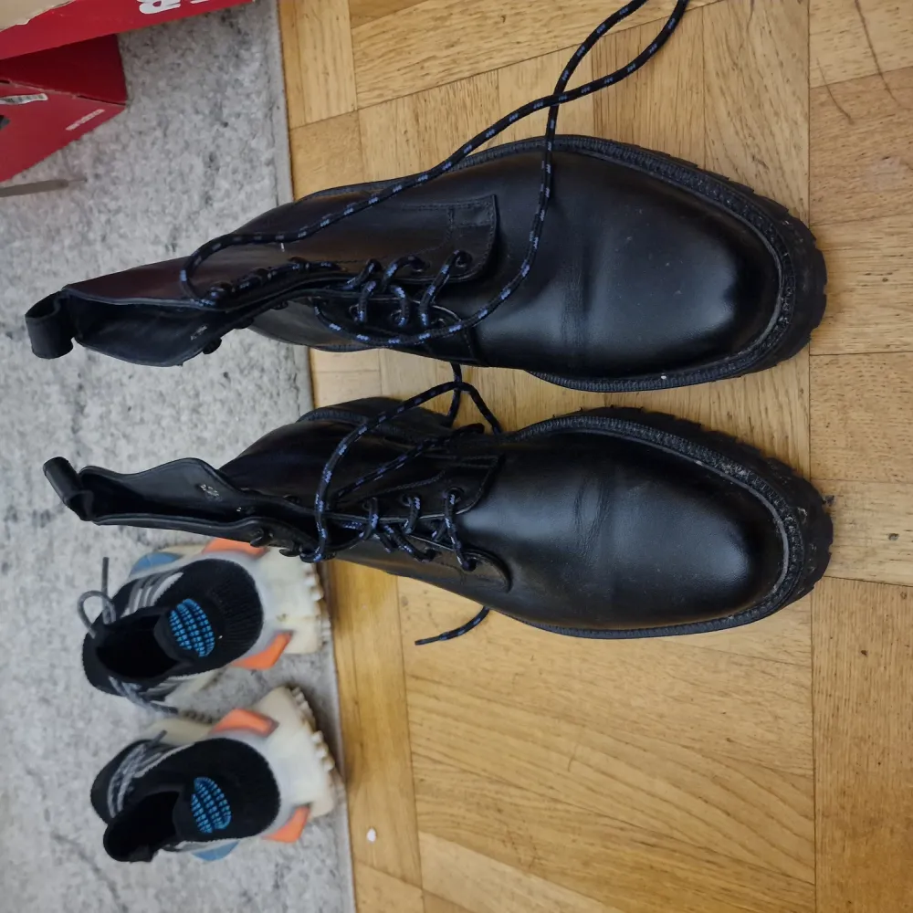 New boots, real leather, size 43. Skor.