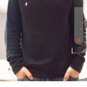 Ralph lauren sweatshirt  - Tja säljer en ralph lauren sweatshirt passa på när det är gratis frakt