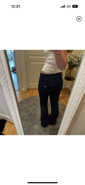 Jeans - Marinblå jeans från hm, storlek 38, fint skick!