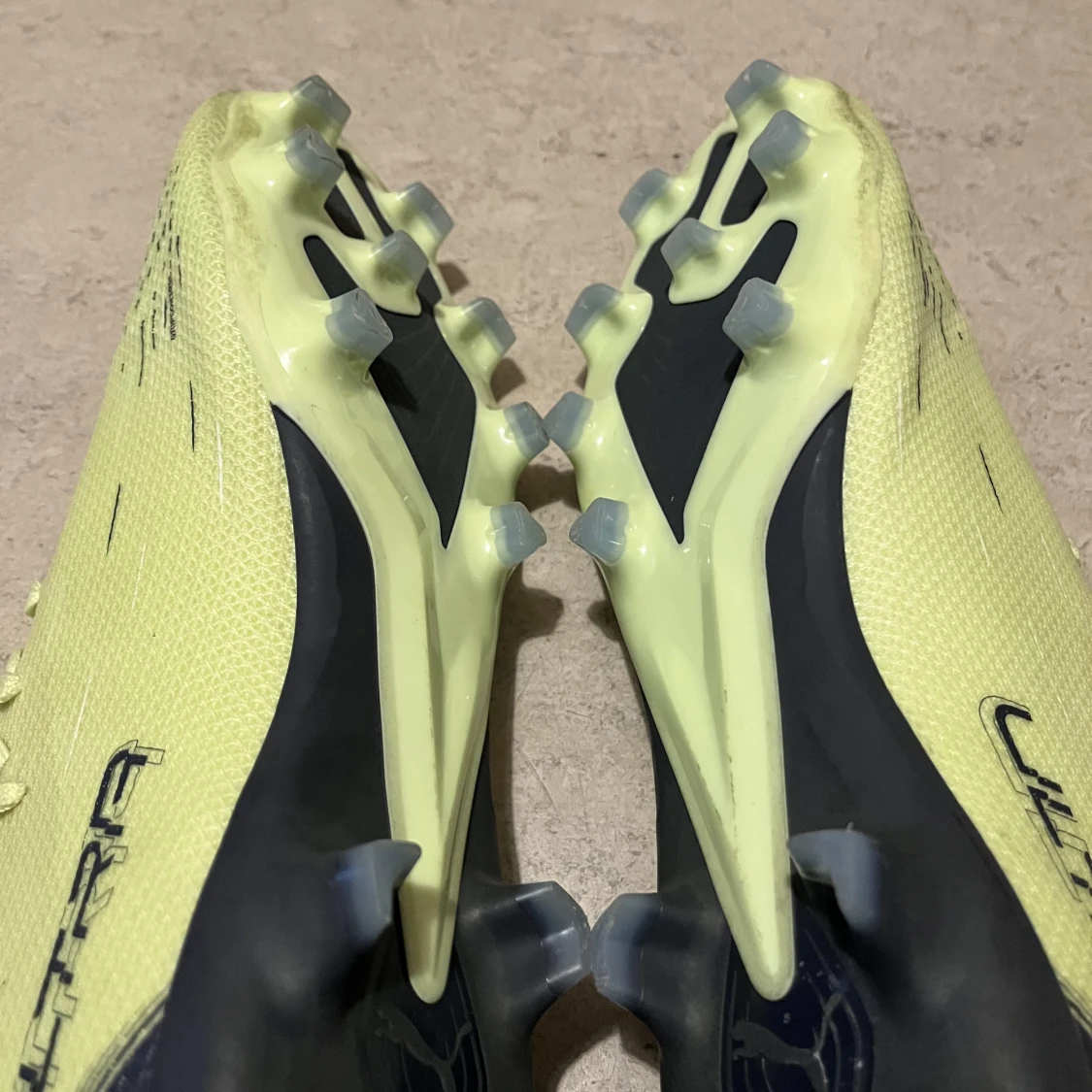 Puma fotbollsskor  - 91