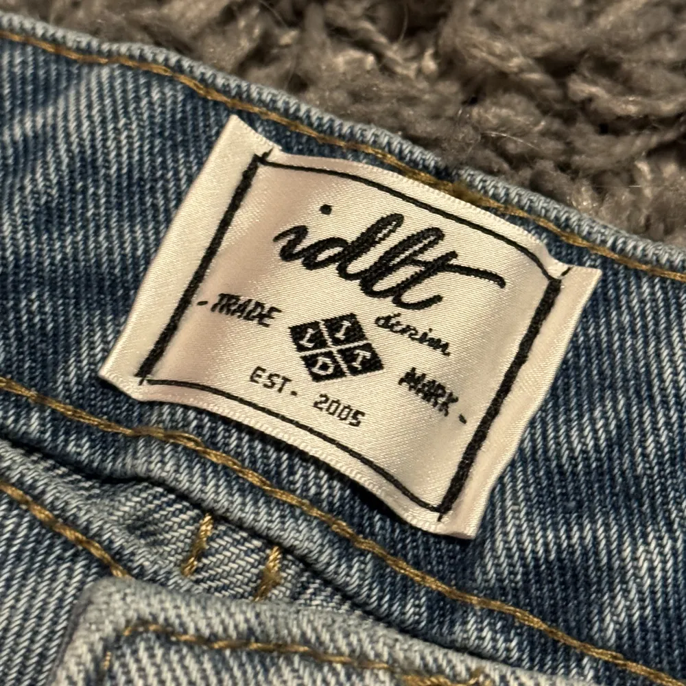 Ljusblå Jeans i märket IDLT  Säljes då de är lite för korta för mig (186cm)  Aldrig använda - har bara testat dem.. Jeans & Byxor.