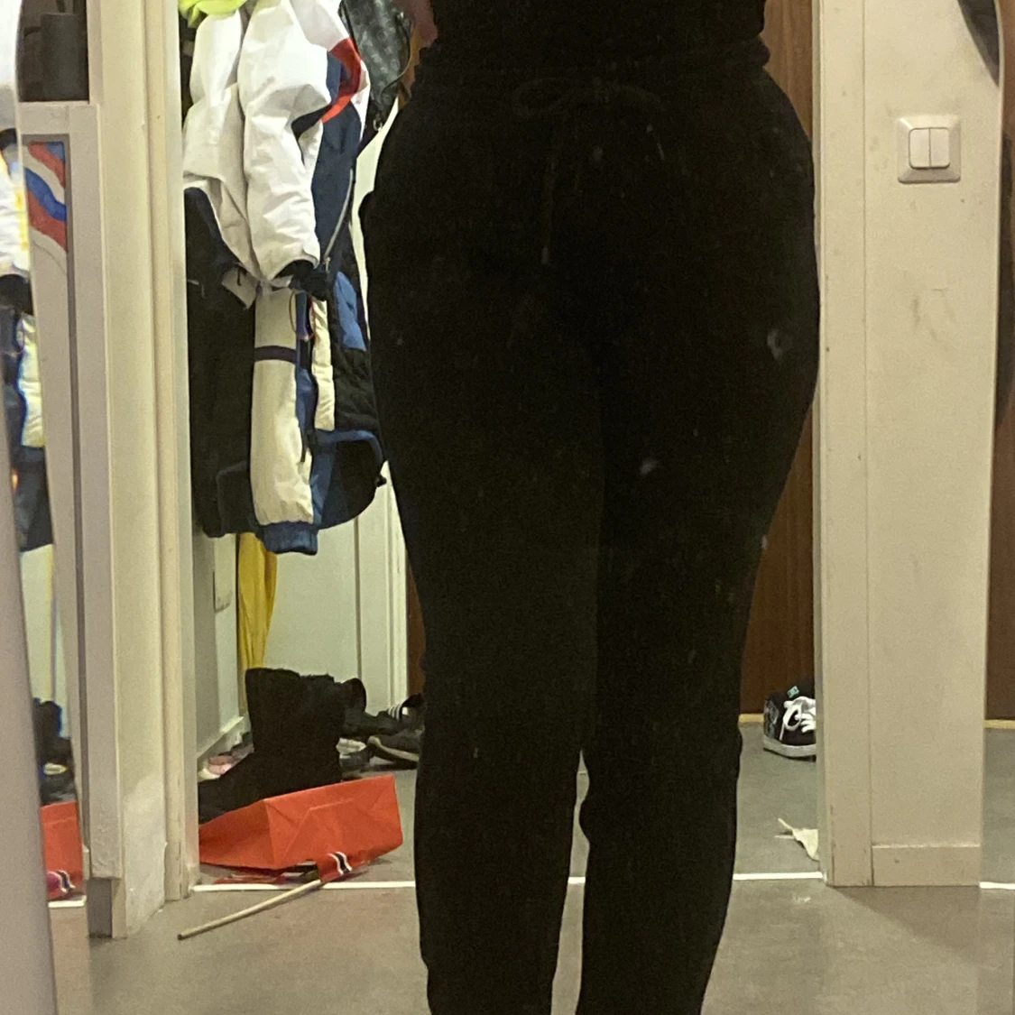 Mörkgrå mjukis byxor - 90