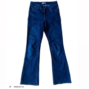 Zara bootcut jeans  - Jättefina bootcut flare jeans från zara. Aldrig använda bara testade