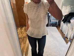 Blus - Superfin blus från märket holly&whyte by lindex, helt ny med prislapp kvar!! Kan användas på två olika sätt!!🤍🙌🏻 finns på fler sidor så först till kvarn!!