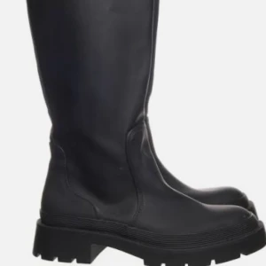 Zara boots - Säljer dessa ej använda mycket 