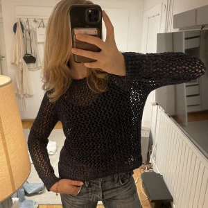 Nätstickad tröja - Nätstickad tröja i mycket bra skick från Massimo Dutti