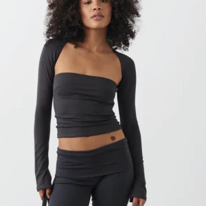 Topp från gina - Säljer en topp från Gina, köpt på Plick . Köptes för 300 