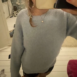 Stickad tröja - Så fin ljusblå stickad tröja 💕