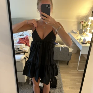 Klänning - Fin klänning som tyvärr inte blir använd