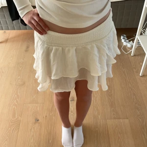 Volangkjol - Superfin volangkjol. Perfekt till sommaren. Bra skick.