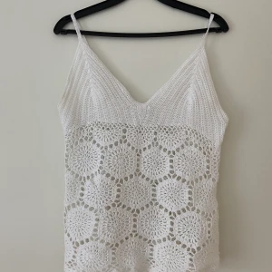 Virkat linne - Superfint virkat linne, för litet för mig tyvärr ;( 