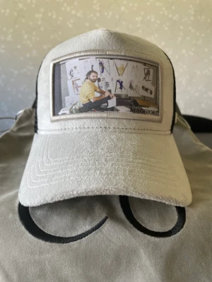 Maggiore S3, C6 - Stilren limiterad Maggiore keps från  släppet S3, C6.   Skick 8,5/10 Nypris 799:- 