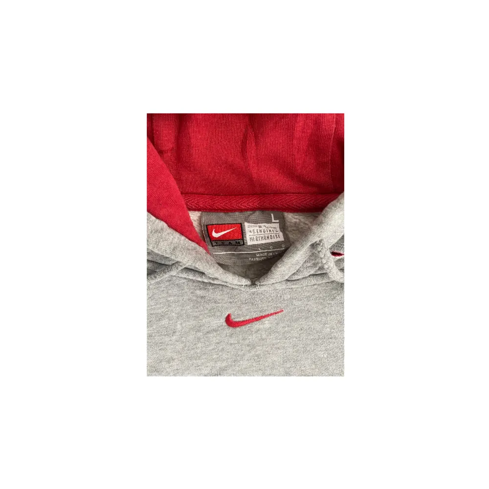 Nike Red Sox Vintage Hoodie ❤️  Pris: •299kr  Stl: L  Bredd 60cm Längd 71cm  Kontakta oss för mer info 🤩. Hoodies.