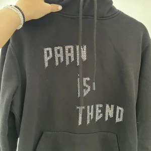 Paaw hoodie - Säljer den eftersom den aldrig kommer till använding😊