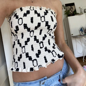 Tubtopp - Säljer min snygga och populära tubtopp från h&m❤️