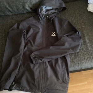 haglöfs jacka - skick: 9/10 ingenting är trasigt, ser ut som ny, Storlek S. Pris kan diskuteras😁