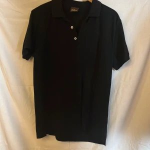 Pikétröja Oscar Jacobson M svart - Pikétröja svart Oscar Jacobson m skick bra