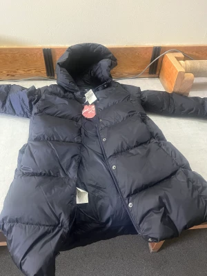 Tjej dunjacka Xl - Hel och ren är inte används så är lappar kvar. Det är en flicka/tjej jacka som kan använda som pojke också! Swish eller kontanter! Mötas upp i Norrköping  