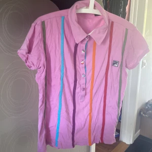 Fila tröja  - Köpt second hand storlek 42 är typ som en L i storleken 
