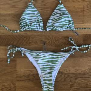 Grönrandig bikini från Shein som jag använt väldigt få gånger då den inte passar mig. Storlek M men den är enkelt justerbar!