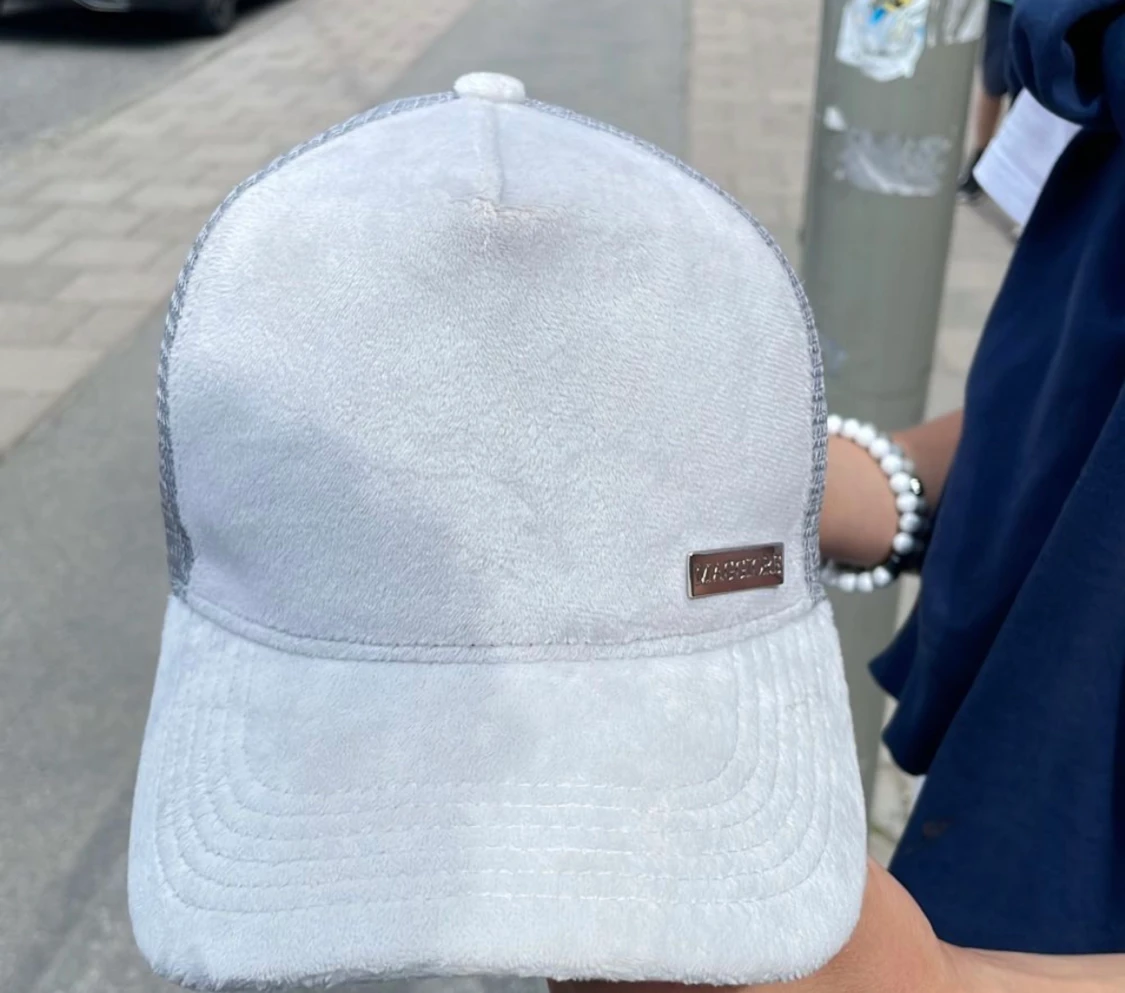 MAGGIORE KEPS LJUS GRÅ VELVETKEPS LIMITED EDITION - 90