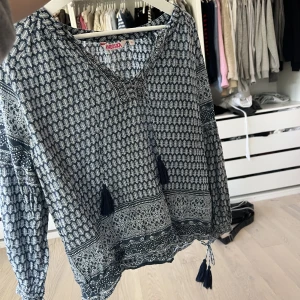 Mönstrad tunika🤍🤍 - Gullig tunika till sommaren som aldrig använts🤍 stl S