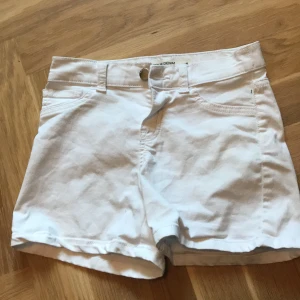 Vita skorts - Vita skorts stl. 146. 