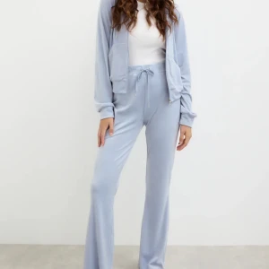 Mjukis set  - Säljer min fina set pågrund av att den har blivit liten på mig 