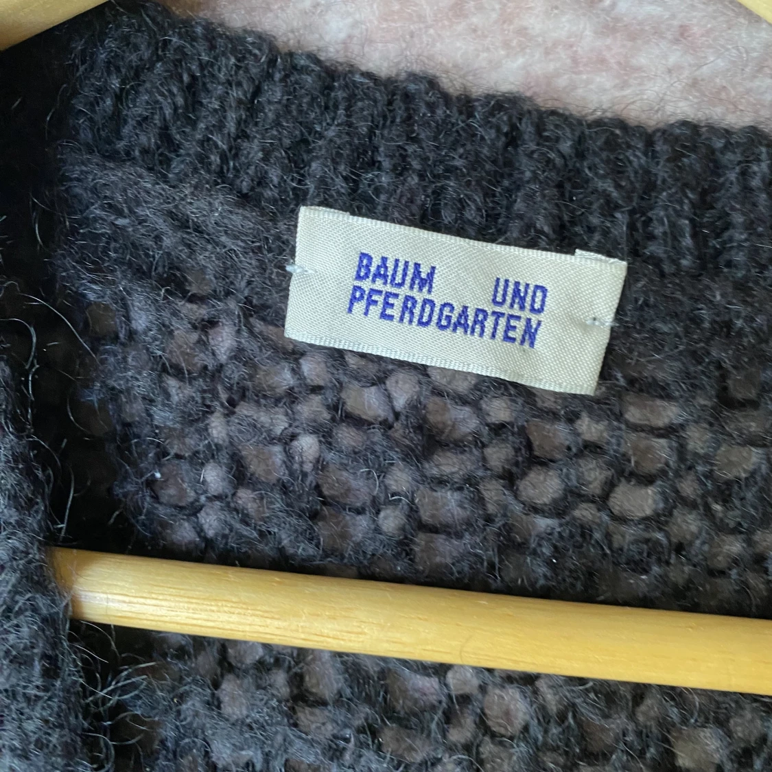 Stickad tröja Baum und Pferdgarten  - 91