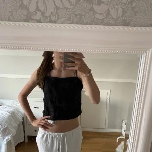 Topp i linne - Topp i linne från hm. Stl L men passar allt från xs-L.