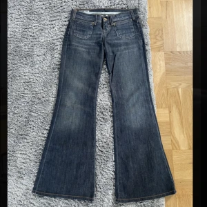 Lee lågmidjade jeans - Säljer dessa så snygga jeans från Lee då de är för små💕skulle säga att de motsvarar en 34