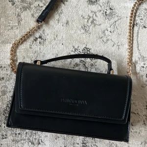 Väska - Primadonna väska köpt i italien avnänd en gång super snygg men hinner inte användas tyvärr